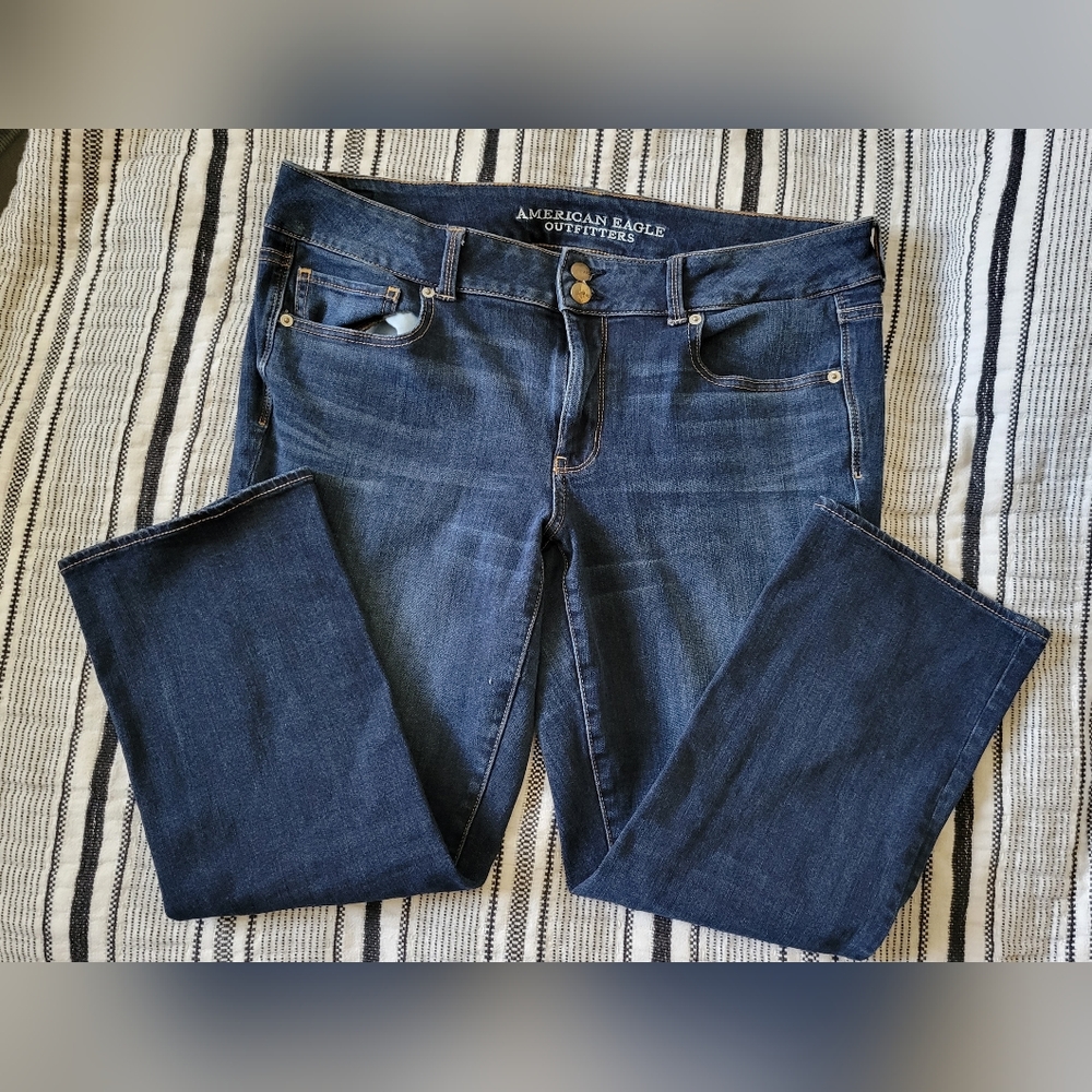 16 Regular American Eagle Artist Crop Jeans - SUPER STRETCH